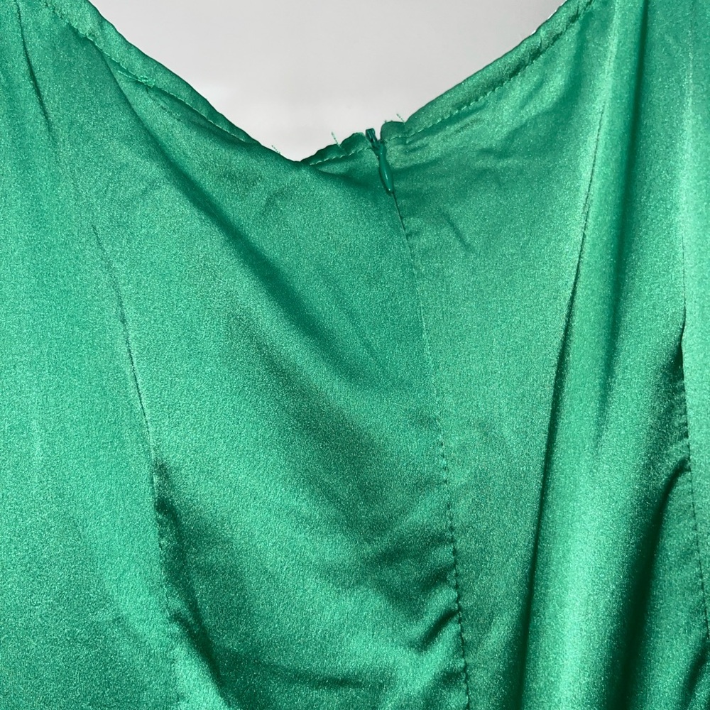 Boohoo dressy emerald green satin pleated jumpsuit - Picture 5 of 5